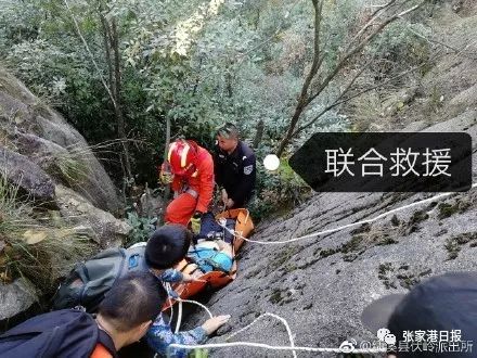 户外探险遭遇坠崖惊险经历，驴友腿部受伤群内紧急求救