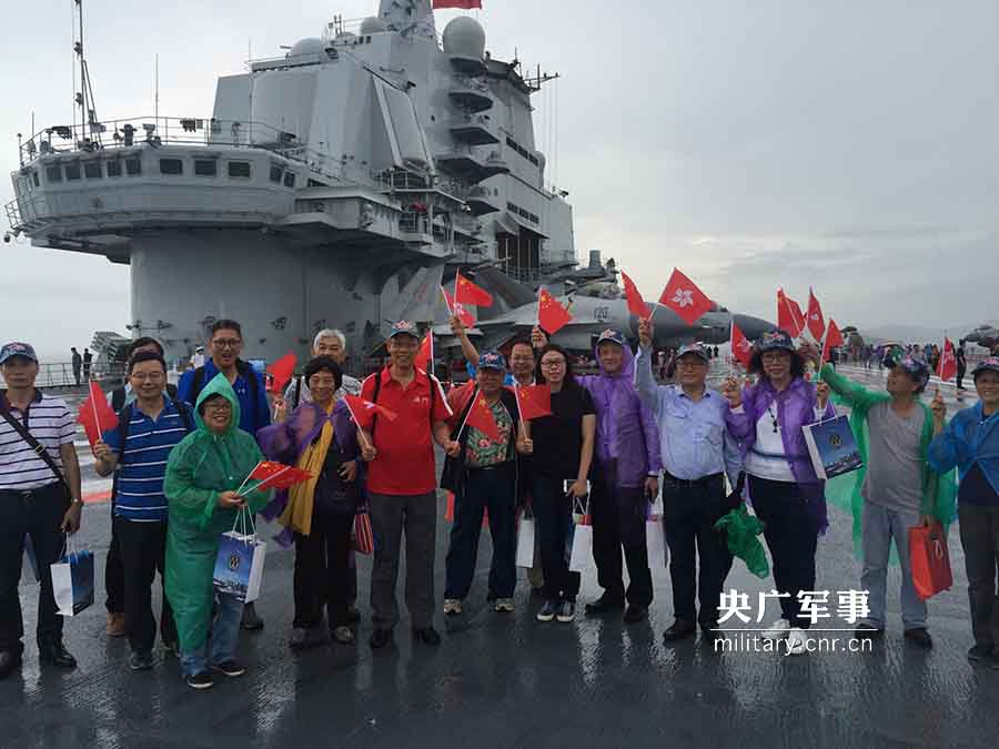 港澳市民登舰体验，见证祖国强大，时代共鸣的情感之旅