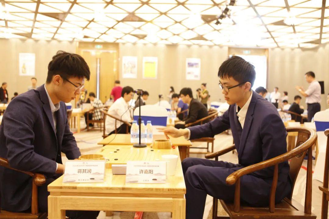 柯洁荣获世界围棋九冠王，荣誉背后的深度解读